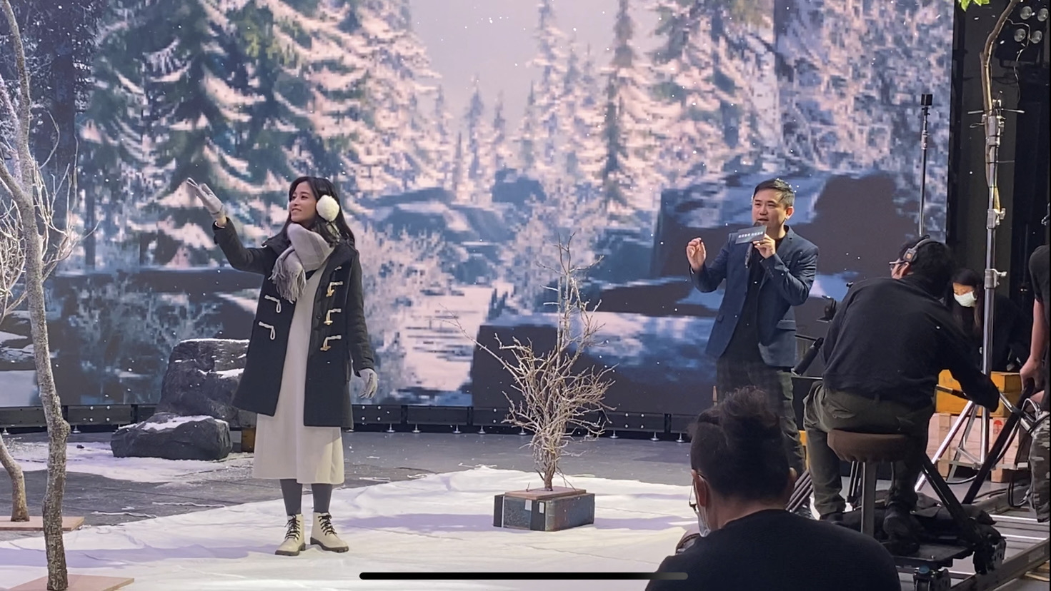 友達(dá)以ALED先進(jìn)顯屏技術(shù)，與金馬獎(jiǎng)視覺(jué)特效團(tuán)隊(duì)「再現(xiàn)影像」攜手合作打造LED虛擬攝影棚 ，提供沉浸式表演體驗(yàn)，並精簡(jiǎn)拍攝成本與時(shí)間