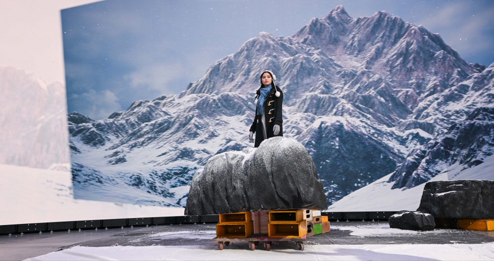 友達(dá)顯示屏專(zhuān)業(yè)調(diào)校技術(shù)與專(zhuān)案安裝經(jīng)驗(yàn)，使顯示屏呈現(xiàn)創(chuàng)作者想表達(dá)的精緻內(nèi)容 ，讓表演者有沉浸式臨場(chǎng)感使演出逼真