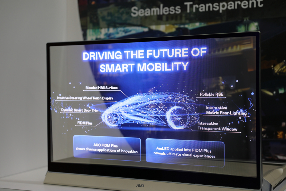 申博太陽城憑借著超高亮度和透明度，這款30吋透明Micro LED顯示器在AR系統(tǒng)與智慧零售具有潛在的應用價值。