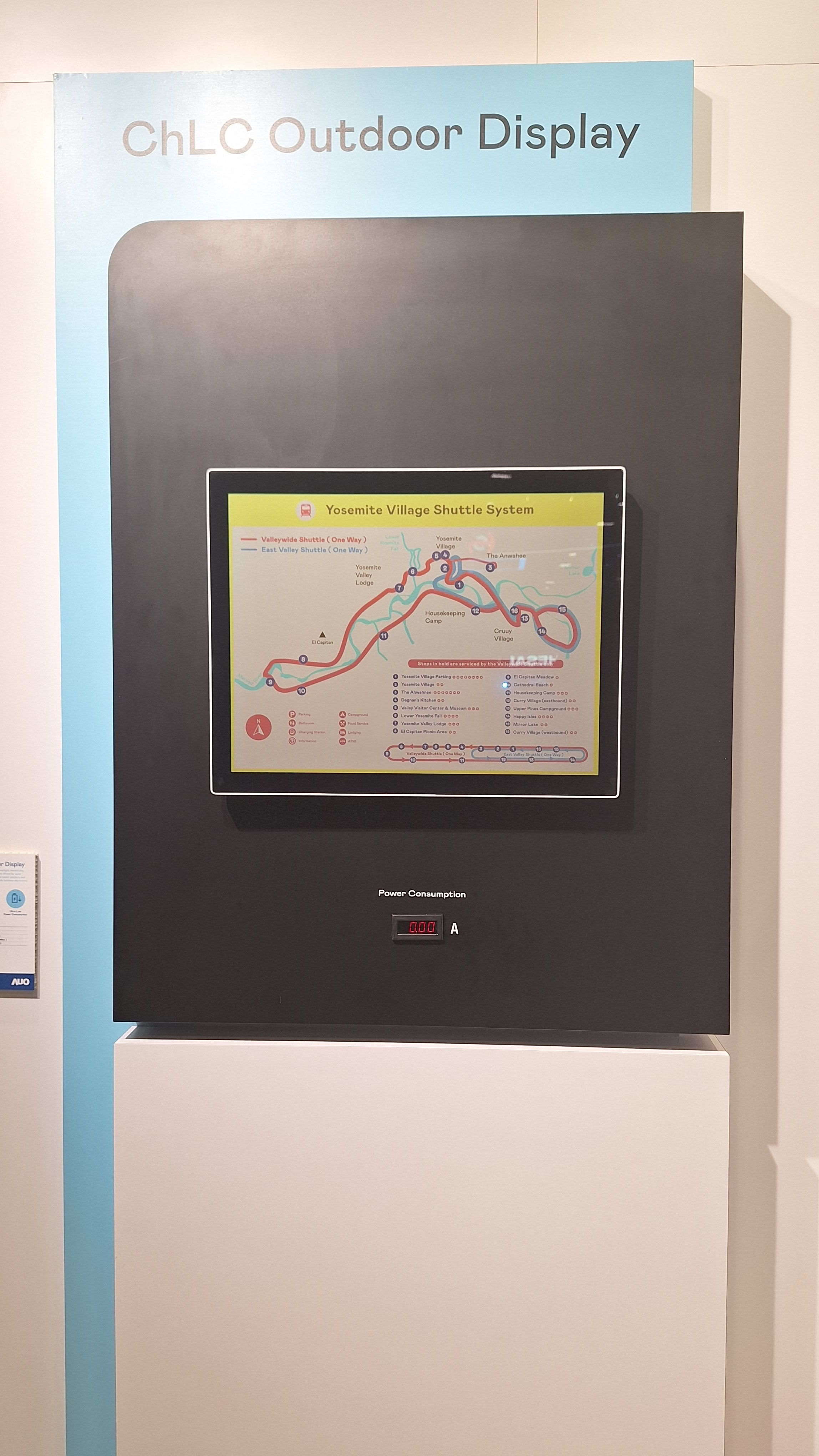 申博太陽城的「膽固醇液晶超低耗能戶外全彩顯示器」不只環(huán)保省電，且符合戶外嚴苛使用環(huán)境，擁有在攝氏-30度至85度下的寬溫使用優(yōu)勢，并且強光愈強愈能呈現絕佳的色彩飽和度及顯示效果，易于安裝的特性將成為戶外電子看板的新首選。