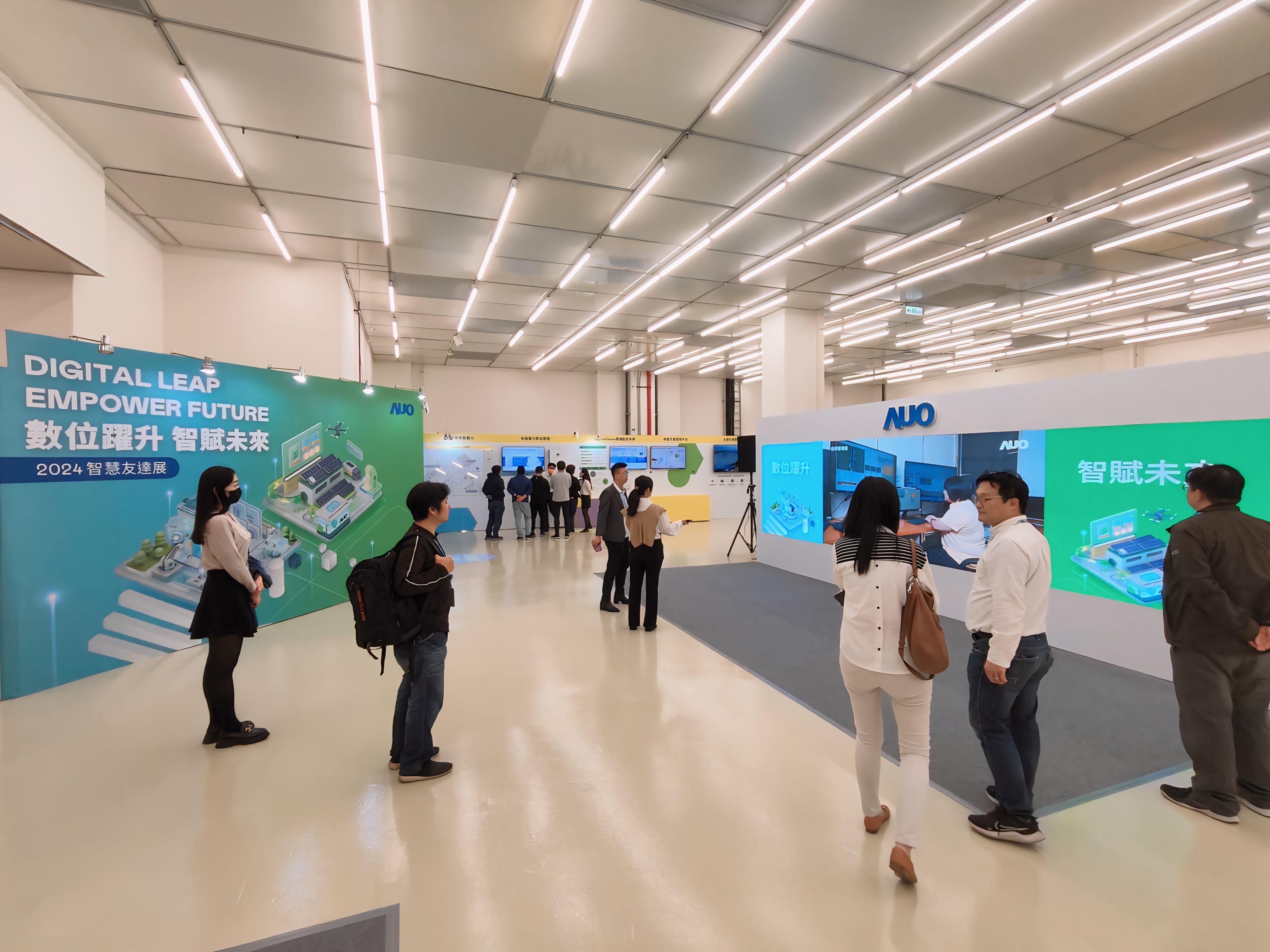 2024智能申博太陽(yáng)城展邀集生態(tài)圈伙伴共同參展，從數(shù)字應(yīng)用 、凈零減碳到能源發(fā)展，創(chuàng)造全方位永續(xù)商機(jī)  ，攜手生態(tài)圈伙伴邁向永續(xù)未來(lái)