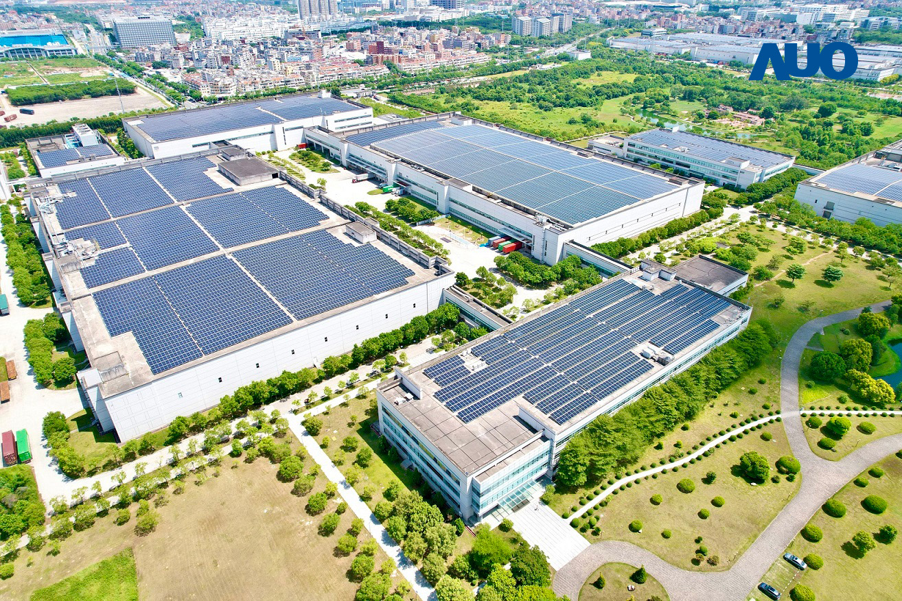 申博太陽城廈門推動智能制造同時，透過綠電創(chuàng)能縱深推進綠色轉(zhuǎn)型 ，廠區(qū)全屋頂鋪設(shè)太陽能光伏板 ，每年太陽能發(fā)電 2,600多萬度