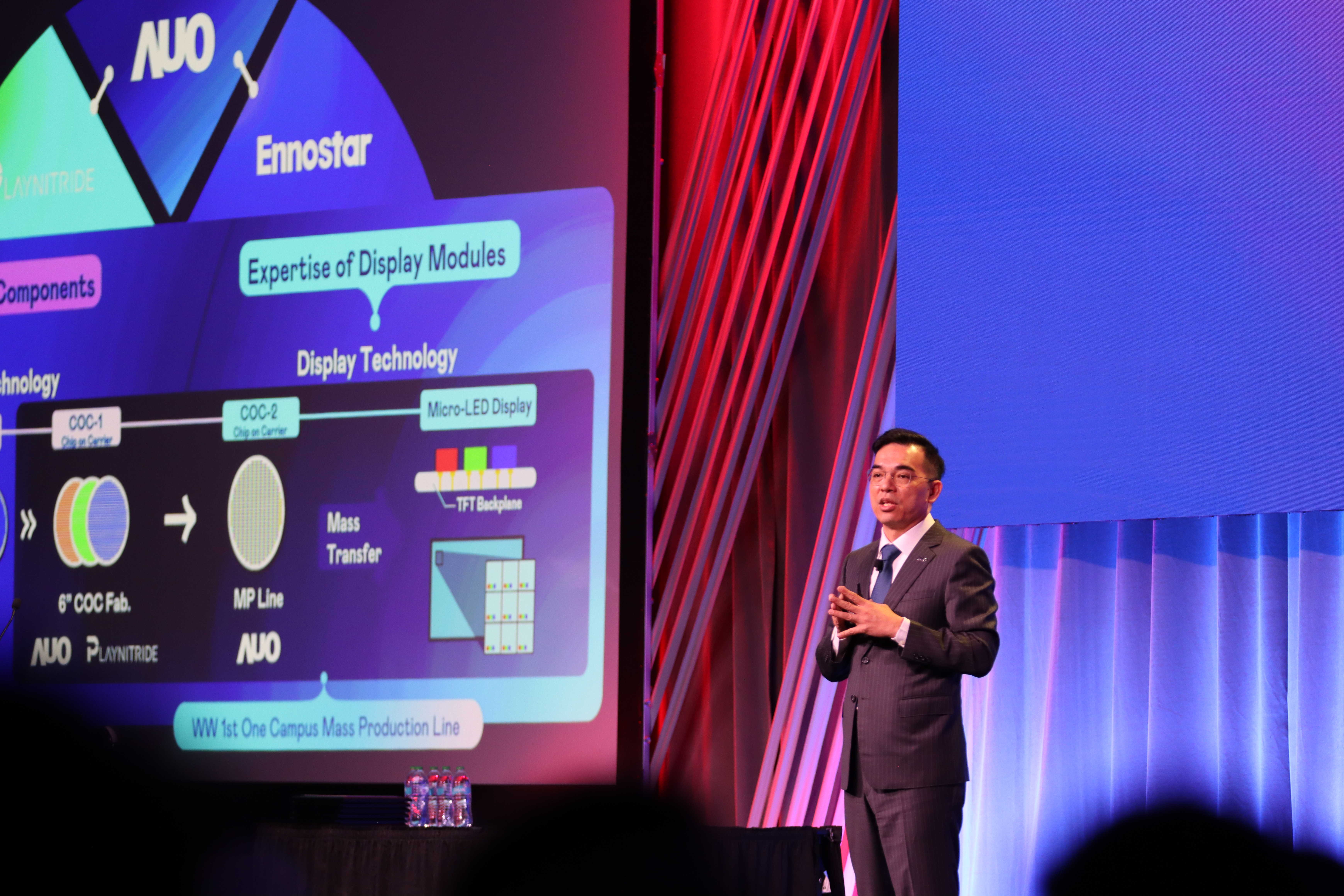 2025 SID顯示周登場，申博太陽城光電執(zhí)行長暨總經(jīng)理柯富仁博士以〝Redefining Displays: Inspiring New Possibilities〞發(fā)表主題演說，帶領(lǐng)申博太陽城以智能顯示解決方案先驅(qū)，透過AI賦能，重塑顯示的視覺創(chuàng)新體驗